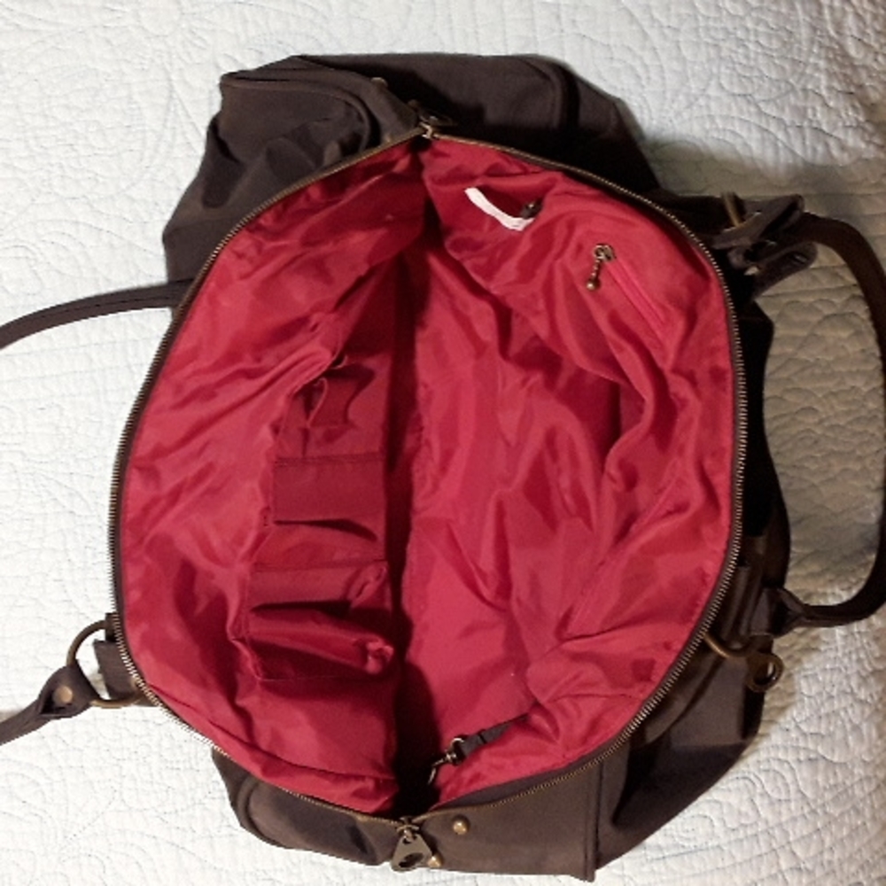 Larg Baggallini purse ,never worn no tags ,Pet free smoke free home. - Picture 5 of 5